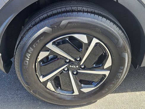 Used 2024 Kia Sportage LX image 8