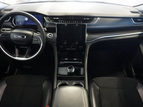 Used 2024 Jeep Grand Cherokee Altitude image 28