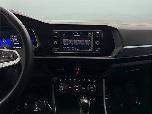 Used 2022 Volkswagen Jetta SE FWD image 18