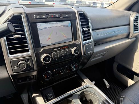 Used 2017 Ford F250 XLT w/ XLT Premium Package image 16