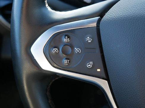 Used 2023 Chevrolet Traverse LT image 32