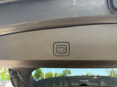 Used 2020 Buick Encore GX Essence w/ Experience Buick Package AWD/4WD image 5