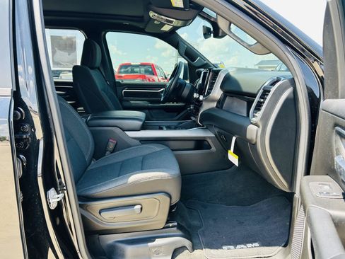 Used 2024 RAM 1500 Big Horn AWD/4WD image 32
