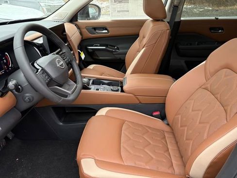 New 2026 Nissan Pathfinder Platinum image 6
