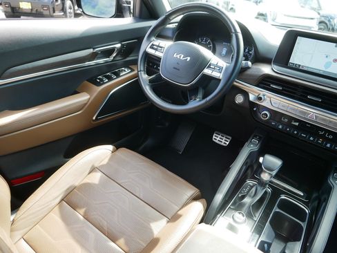 Certified 2022 Kia Telluride SX w/ SX Prestige Package AWD/4WD image 9