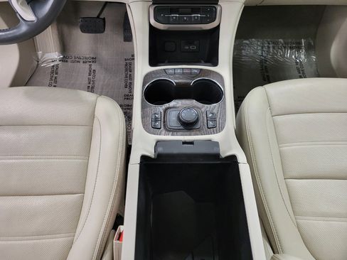 Used 2022 GMC Acadia Denali w/ Denali Ultimate Package image 18