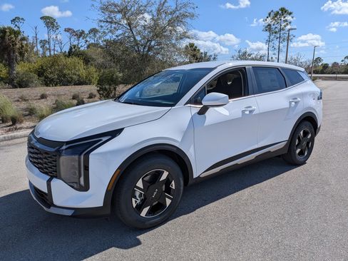 New 2026 Kia Sportage LX FWD image 9