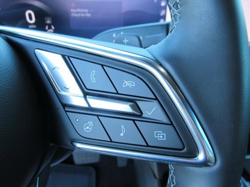 Used 2025 Buick Enclave Preferred w/ Power Package image 26