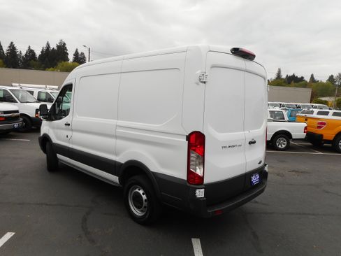 Used 2018 Ford Transit 250 130 Medium Roof RWD image 8
