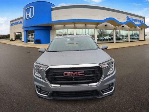 Used 2023 GMC Terrain SLT image 3