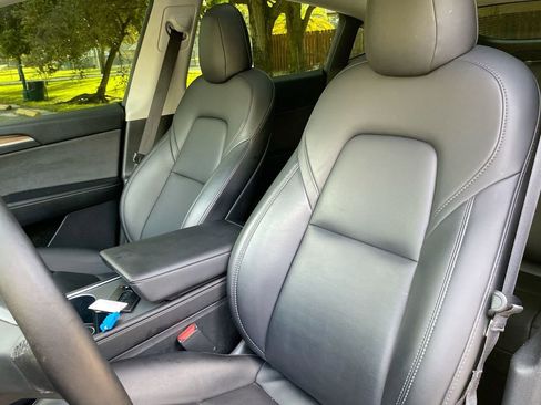 Used 2022 Tesla Model Y Performance image 31