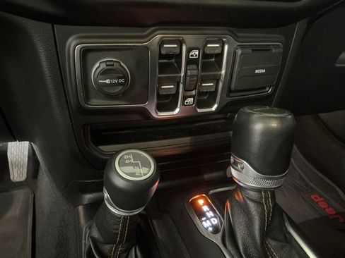 Used 2021 Jeep Gladiator Overland image 13