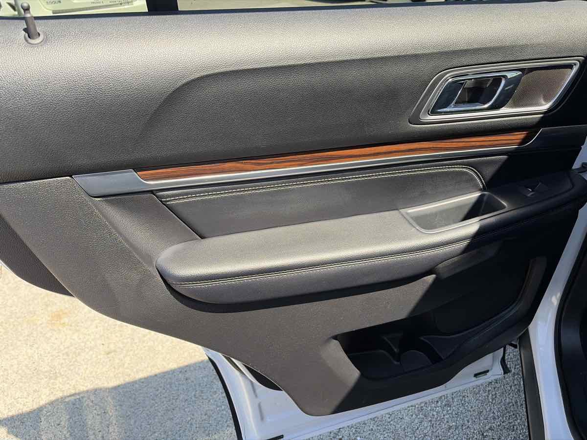 Used 2017 Ford Explorer Limited w/ Equipment Group 301A FWD image 12