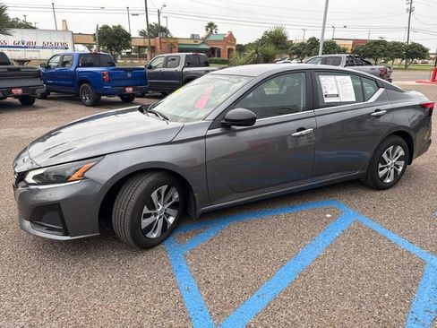 Used 2025 Nissan Altima 2.5 S FWD image 3