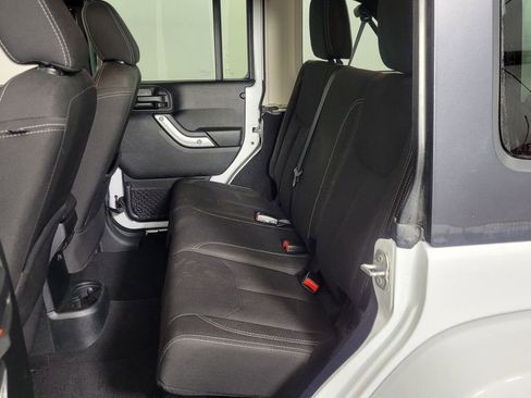 Used 2018 Jeep Wrangler Unlimited Sahara image 23