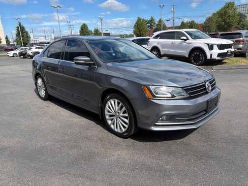 Used 2016 Volkswagen Jetta SEL w/ Lighting Package FWD image 5