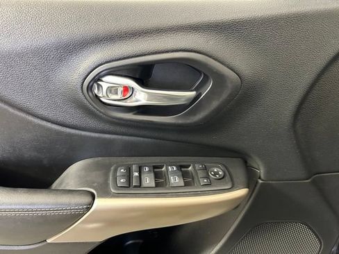 Used 2018 Jeep Cherokee Limited AWD/4WD image 21