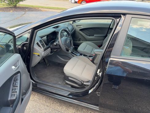 Used 2017 Kia Forte LX FWD image 7