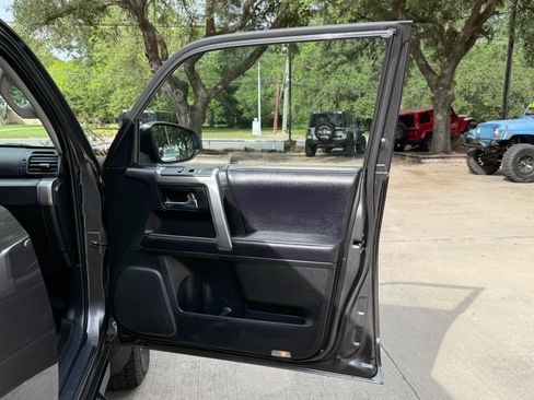 Used 2018 Toyota 4Runner SR5 AWD/4WD image 33