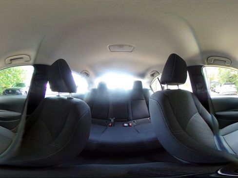 Used 2025 Toyota Corolla LE image 40