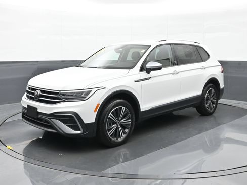 Used 2024 Volkswagen Tiguan Wolfsburg Edition AWD/4WD image 8