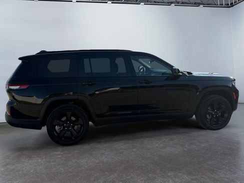 Used 2024 Jeep Grand Cherokee L Limited w/ Black Appearance Package AWD/4WD image 6