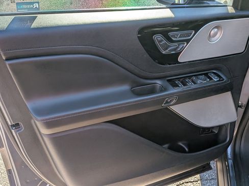 Used 2021 Lincoln Aviator Reserve w/ Equipment Group 208A image 12