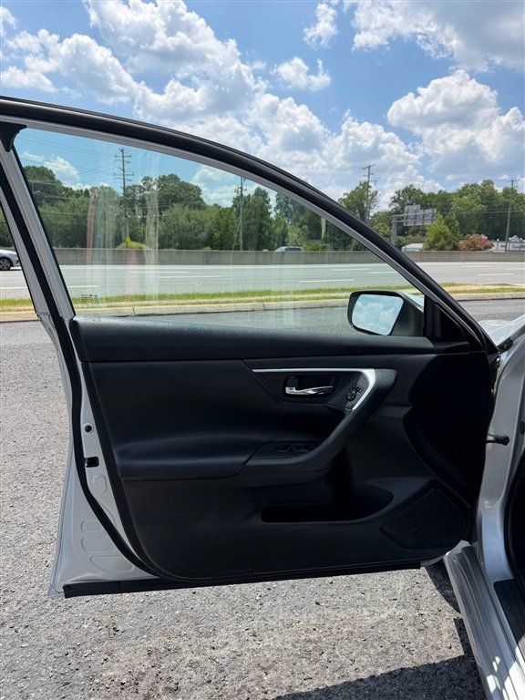 Used 2016 Nissan Altima 2.5 S w/ Power Driver Seat Package FWD image 13