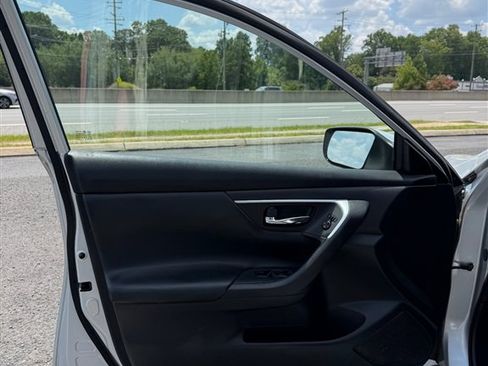 Used 2016 Nissan Altima 2.5 S w/ Power Driver Seat Package FWD image 13