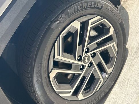 Certified 2026 Hyundai Tucson Limited AWD/4WD image 17