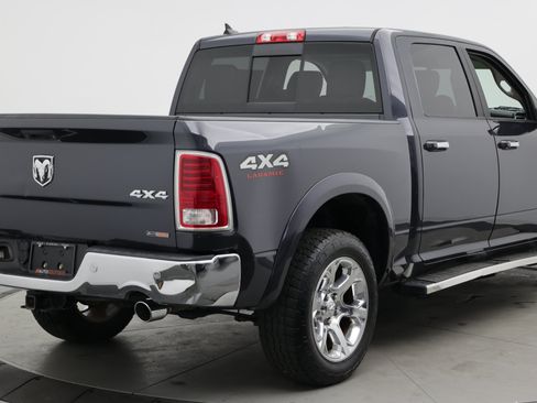 Used 2017 RAM 1500 Laramie w/ Convenience Group AWD/4WD image 8