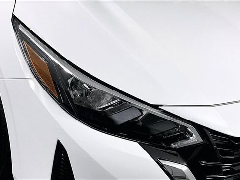 Used 2025 Nissan Sentra S FWD image 28