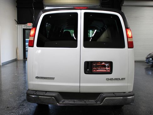 Used 2005 Chevrolet Express 3500 Extended Passenger w/ LS Preferred Equipment Group RWD image 5