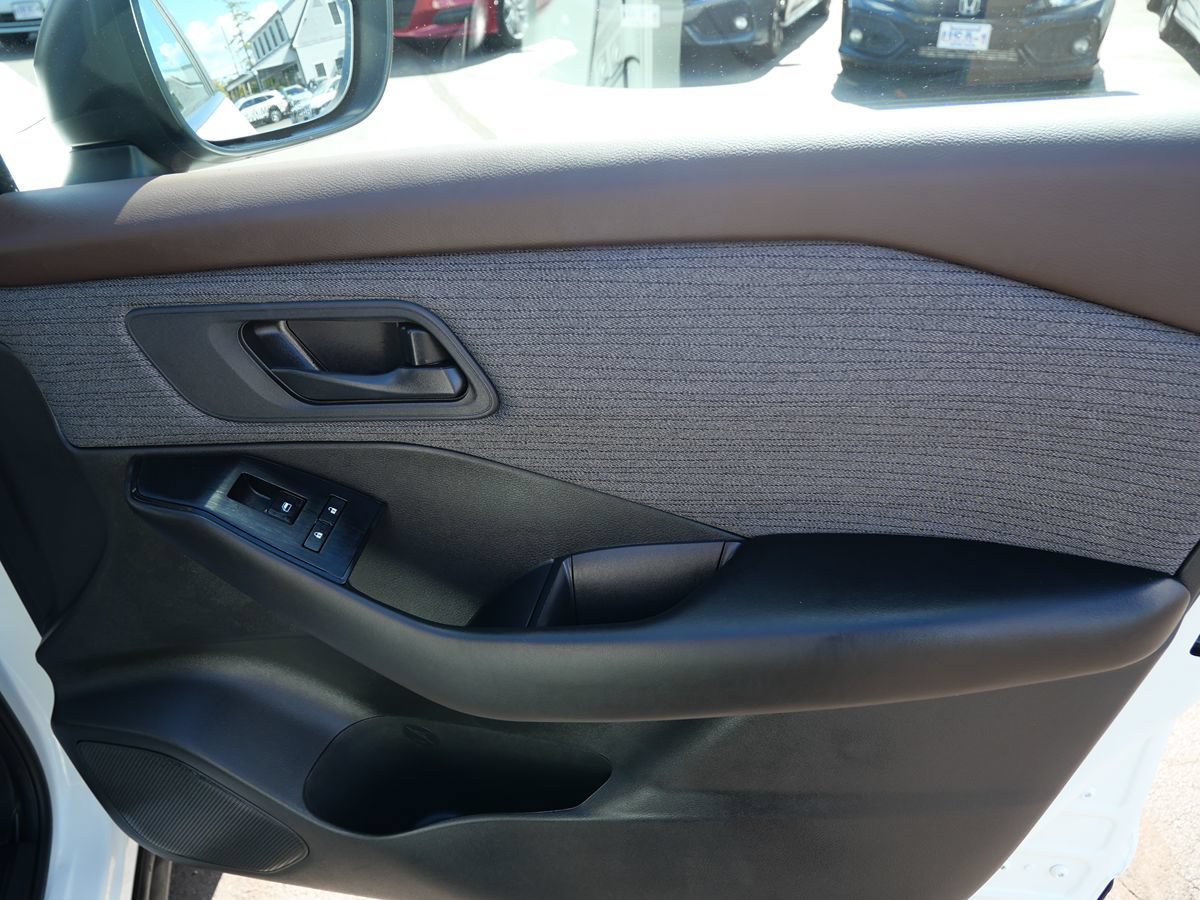 Used 2023 Nissan Rogue S AWD/4WD image 20