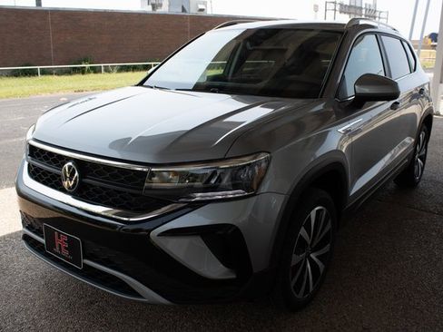 Used 2023 Volkswagen Taos SE image 3