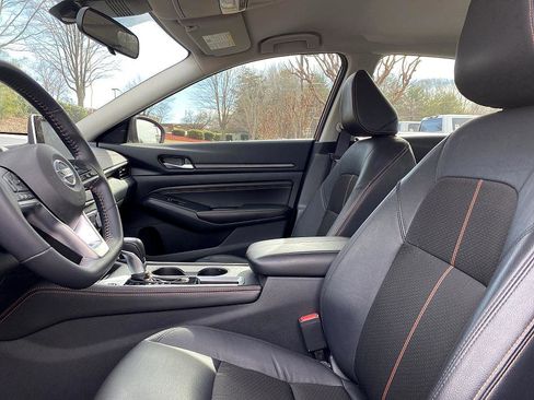 Used 2022 Nissan Altima 2.5 SR image 11