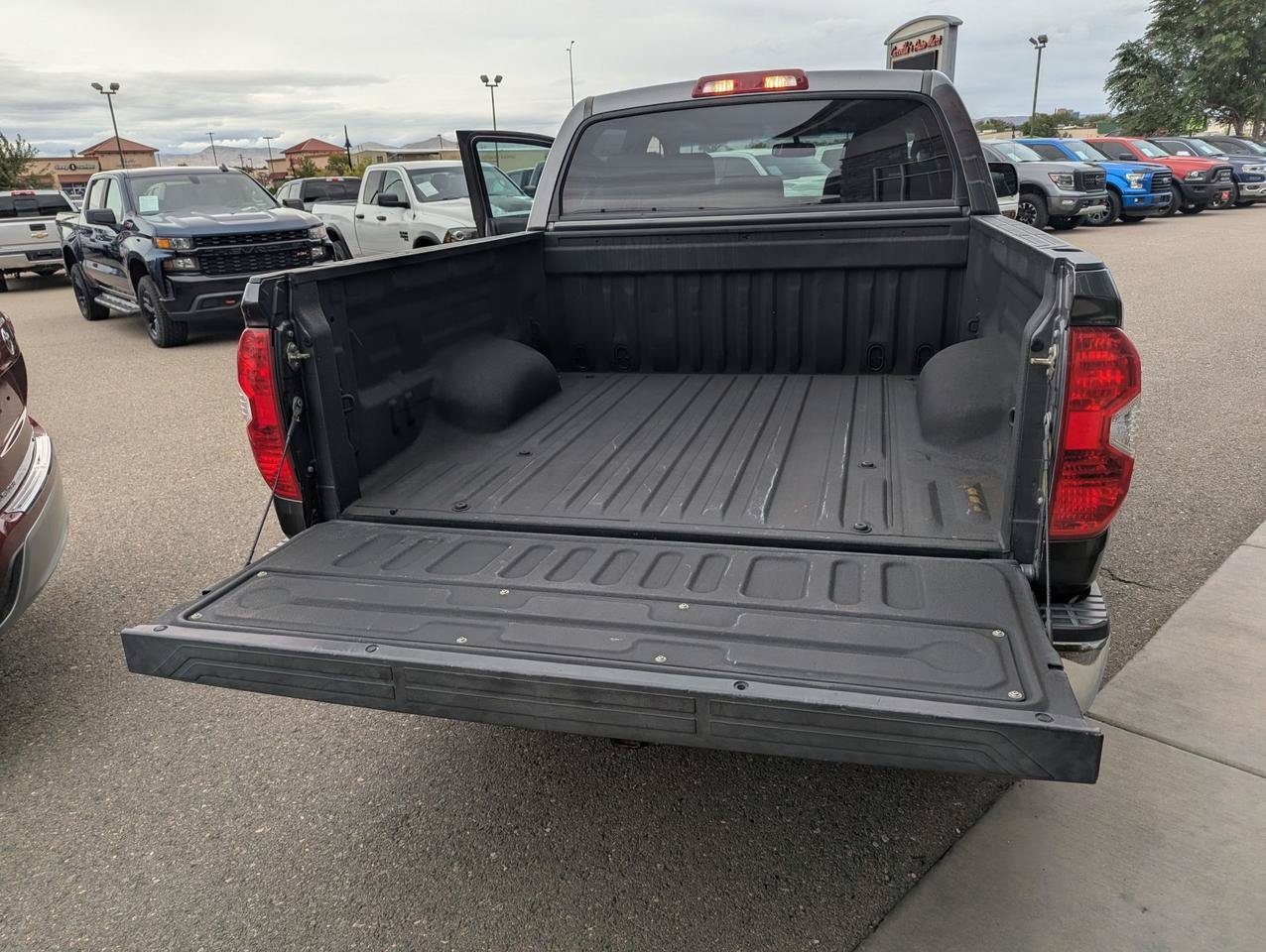 Used 2017 Toyota Tundra SR5 w/ SR5 Upgrade Package AWD/4WD image 29
