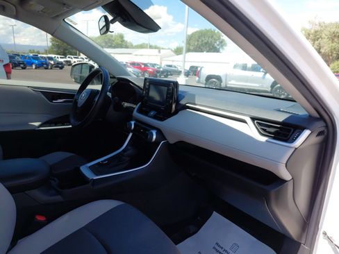 Certified 2022 Toyota RAV4 XLE AWD/4WD image 32