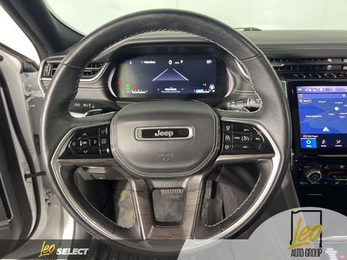 Used 2022 Jeep Grand Cherokee L Overland w/ Luxury Tech Group IV AWD/4WD image 17