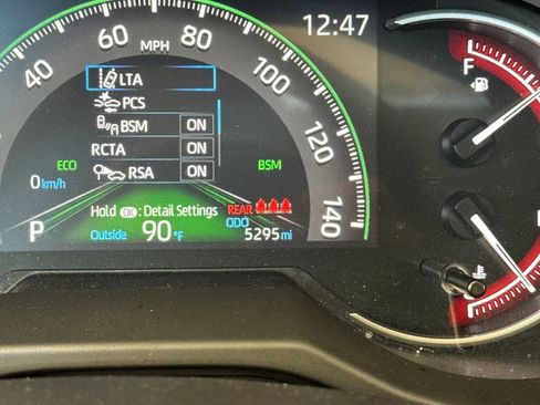 Used 2024 Toyota RAV4 XLE Premium FWD image 10