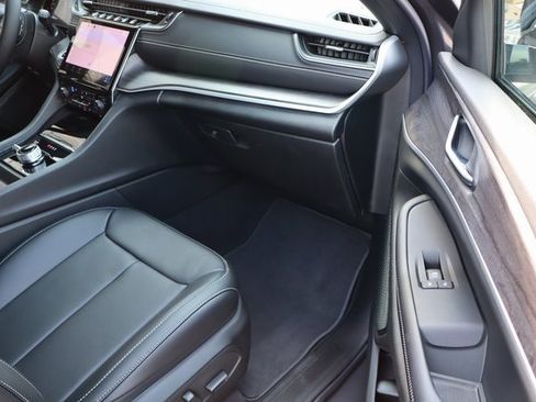 New 2025 Jeep Grand Cherokee Limited w/ Luxury Tech Group II image 47