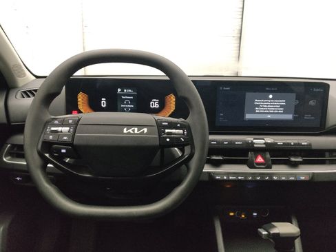 Used 2025 Kia K4 FWD image 22