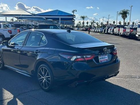 Used 2024 Toyota Camry SE image 5