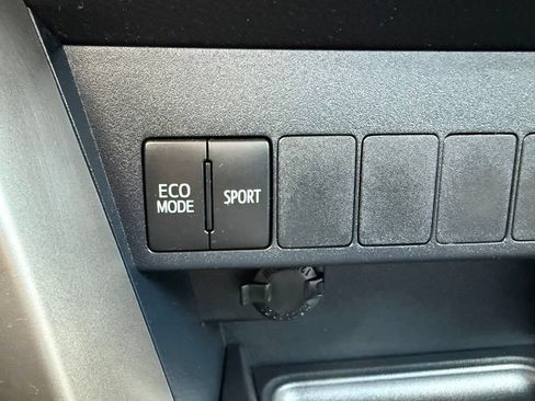 Used 2015 Toyota RAV4 XLE AWD/4WD image 24