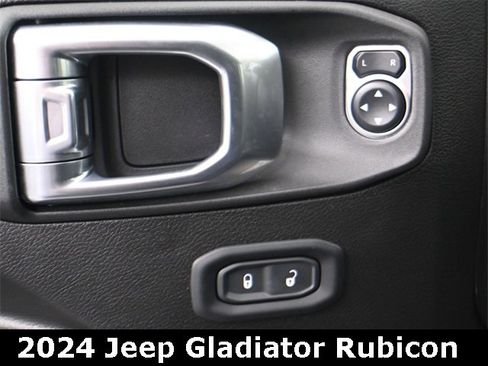 Used 2024 Jeep Gladiator Rubicon image 11