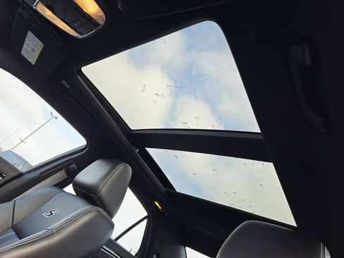 Used 2023 Chrysler 300 S image 10