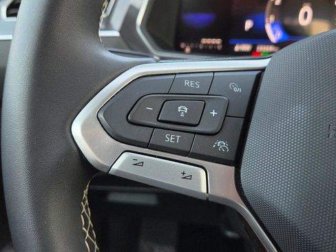 Certified 2023 Volkswagen Tiguan SE w/ Panoramic Sunroof Package image 25