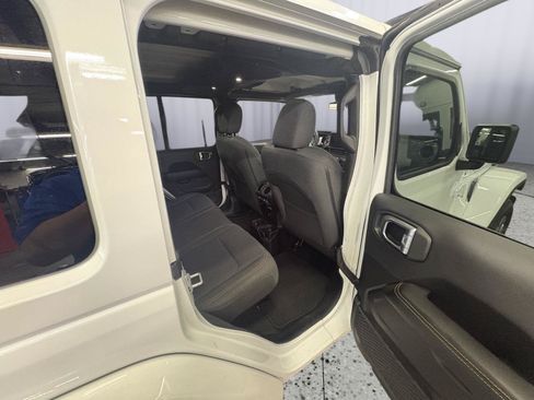 Used 2025 Jeep Wrangler Unlimited Sahara AWD/4WD image 17