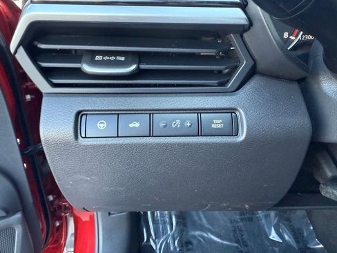 Used 2024 Nissan Altima 2.0 SR image 25