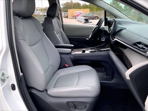 Used 2023 Toyota Sienna XLE image 8